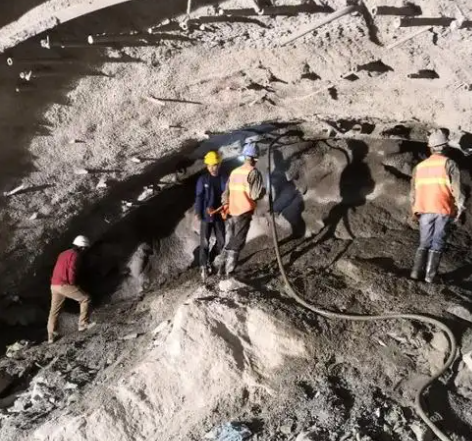 海西直辖隧道拱顶带模注浆料，微膨胀注浆料的特点及施工工艺